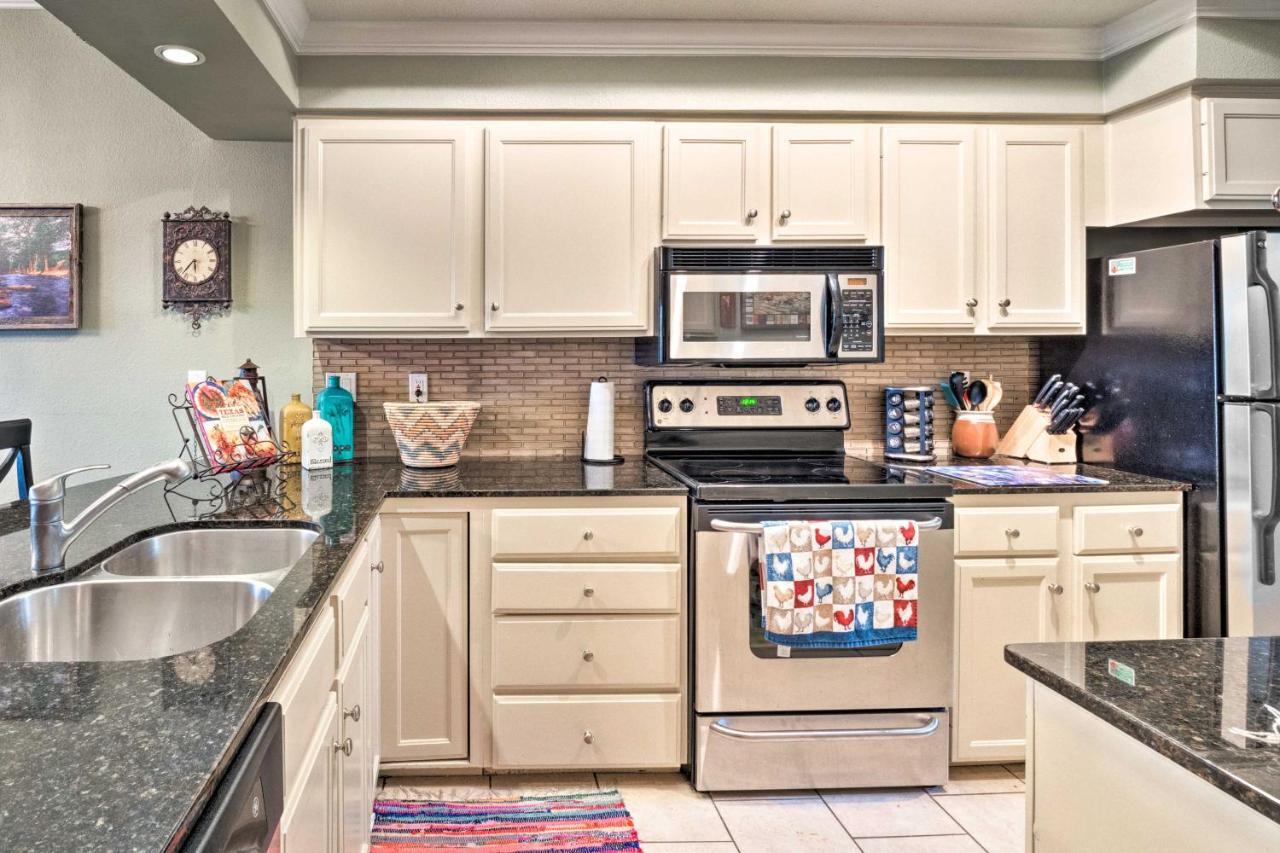 Lakefront Lago Vista Condo With Resort Amenities! Eksteriør bilde