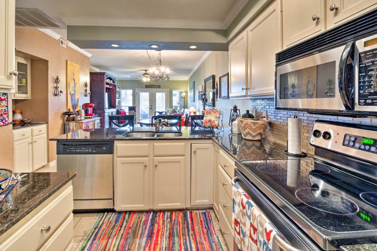 Lakefront Lago Vista Condo With Resort Amenities! Eksteriør bilde